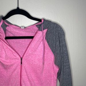 🦋Semi-fitted pink Under Armor lightweight jacket!